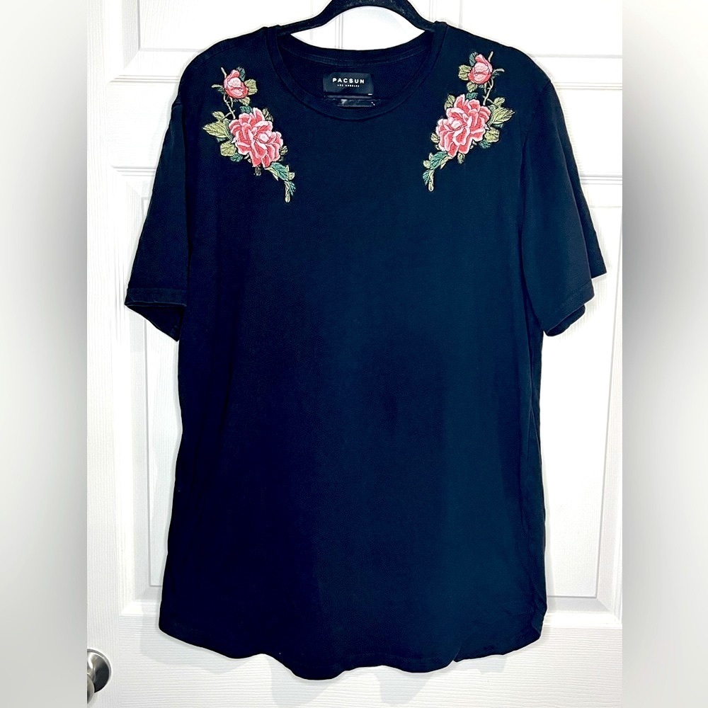 Pacsun Los Angeles Men’s Scallop Fit T-Shirt - Sz. XL Black  - Embroidered Roses